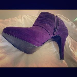 Coach&Four purple suede-like high heeled Booties!